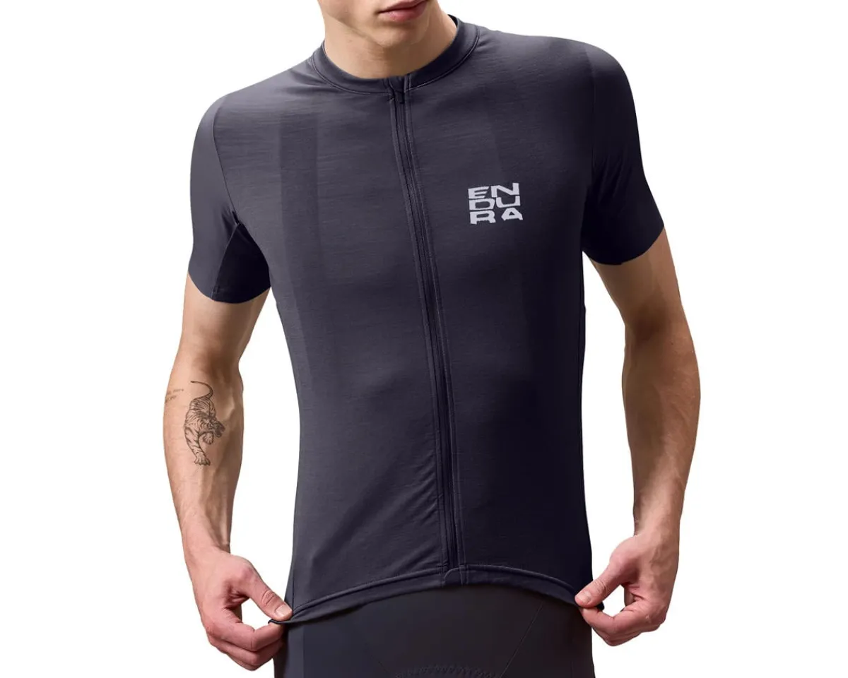 Endura Jerseys|Summer Essentials|AllTrack Ride Short Sleeve Jersey (Carbon Grey) (S)