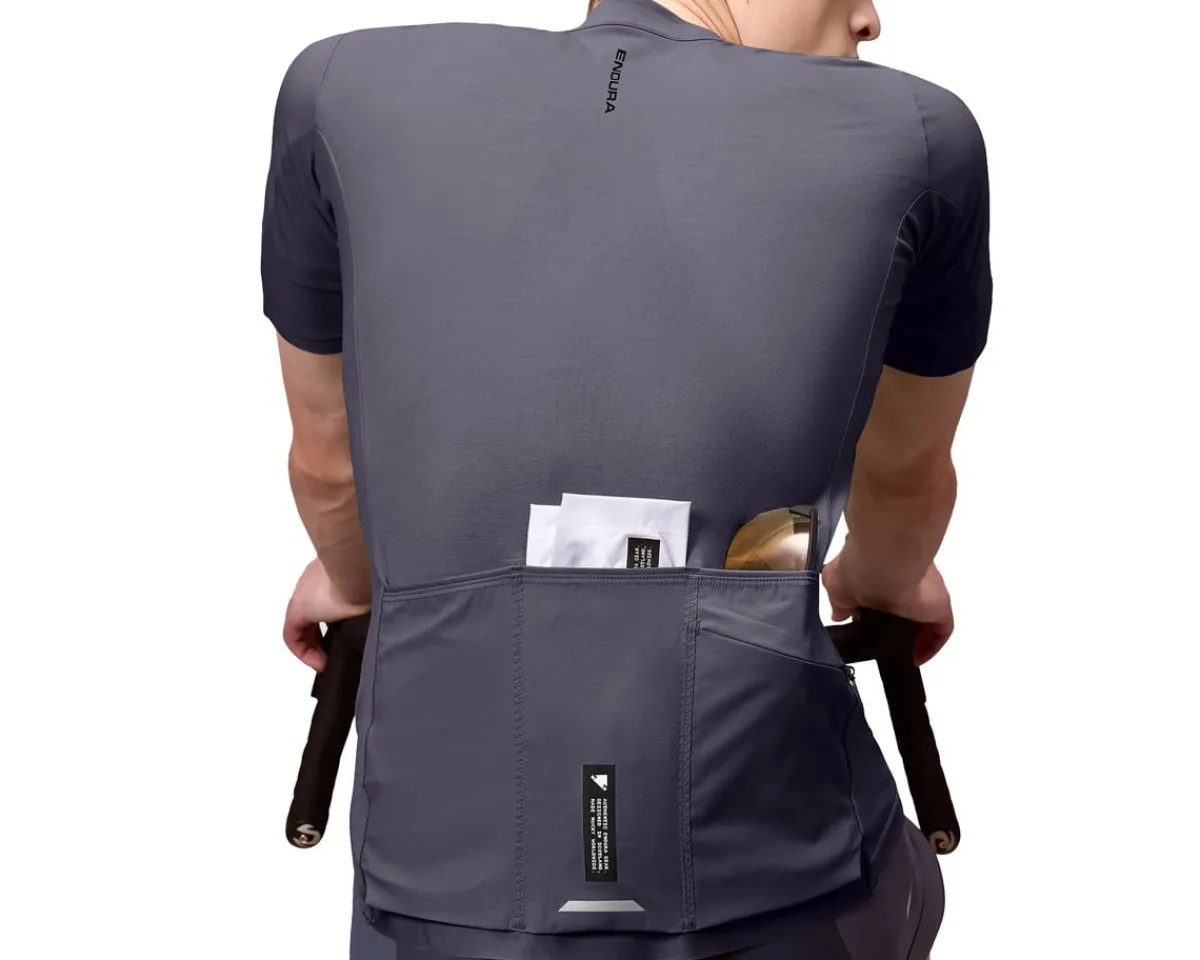 Endura Jerseys|Summer Essentials|AllTrack Ride Short Sleeve Jersey (Carbon Grey) (S)