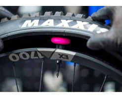 Muc-Off Bike Locks|Stealth Tubeless Valve Tag Holder (Black/Pink)
