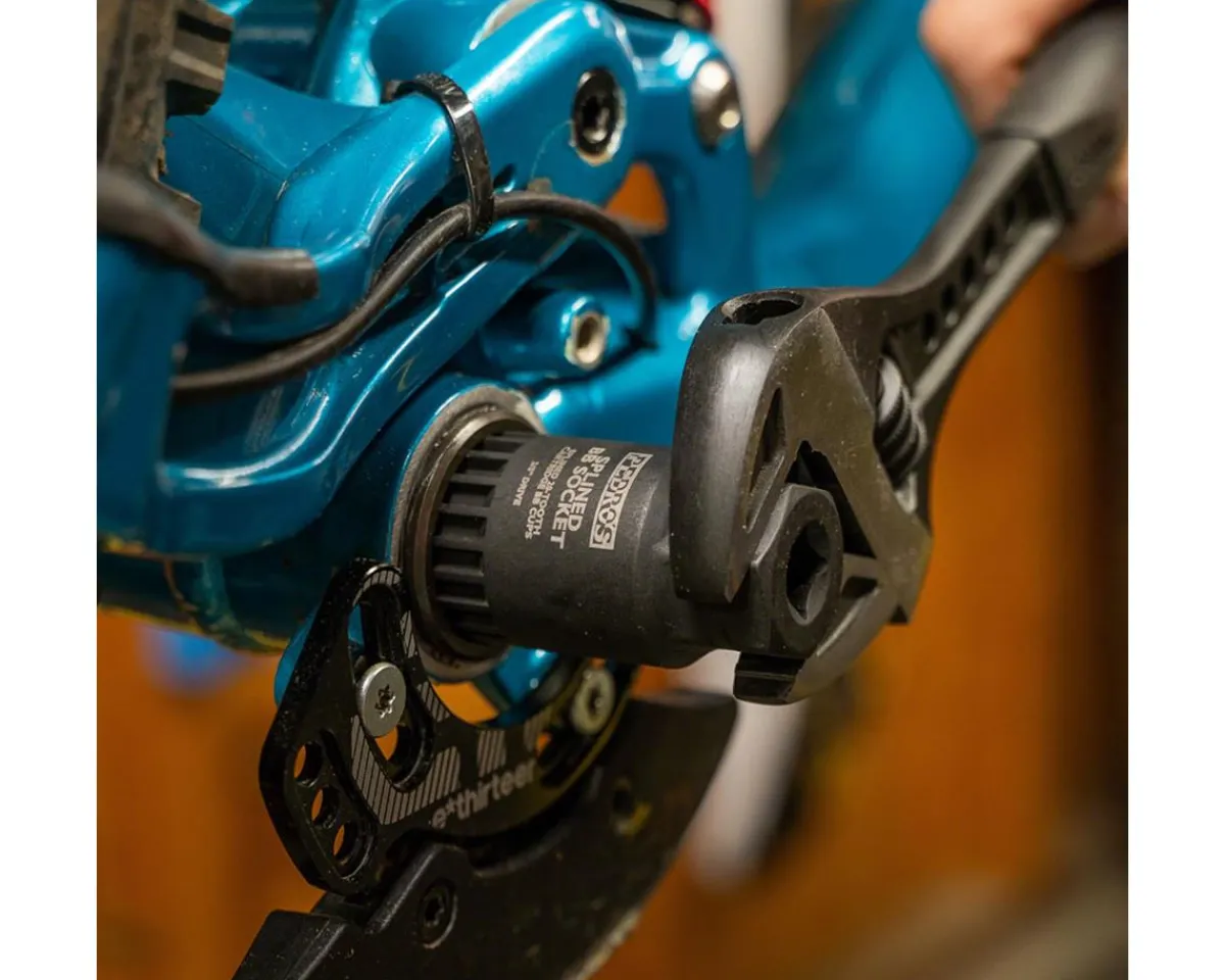 Pedro's Bottom Brackets & Parts|Tools|Bottom Bracket Socket Tool (Fits Shimano/Isis) (20-Tooth Splined) (3/8" Drive)