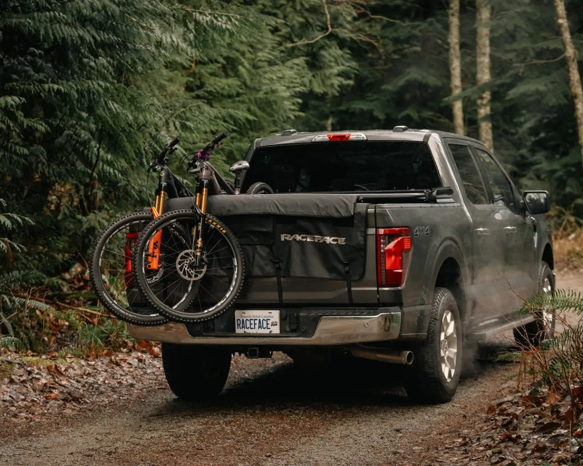 Race Face Vehicle Bike Racks|Stash Tailgate Pad (Black) (Mid)